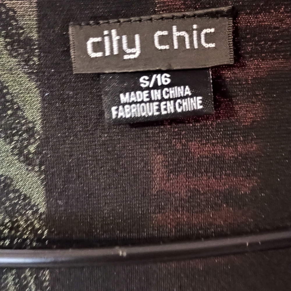 City Chic Black and Gray Patterned Fabric